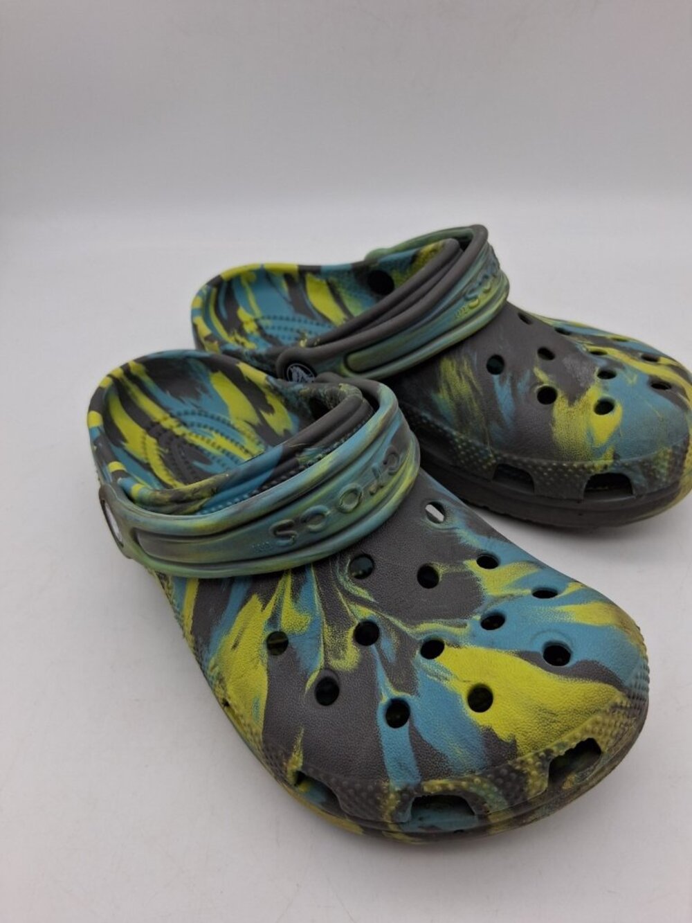 Crocs Tie-Dye  Marble  Junior 2 Gray  Blue & Yellow Crocs Slip On